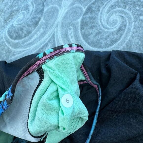 Womens Lululemon No Limits Tank - Picture 6 of 6